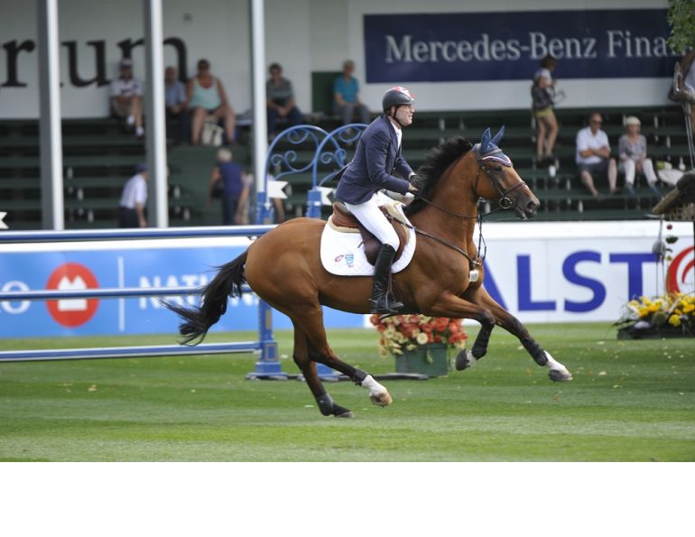 Photo: Robin Duncan Photography Practice Maintaining Impulsion on Course with the Figure-8 Over Fences